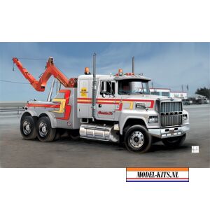 U.S. Wrecker Truck 1