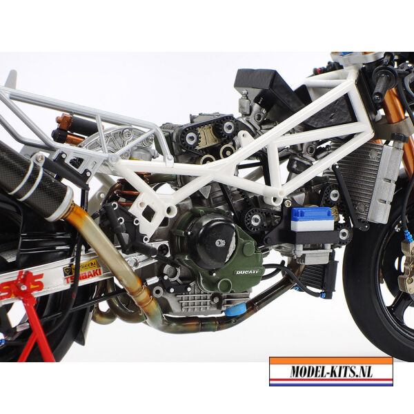 Ducati 888 Superbike 4