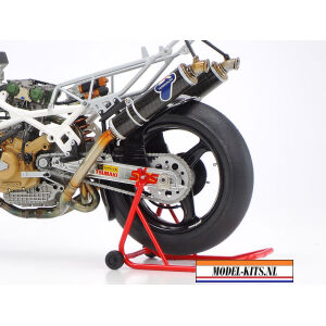 Ducati 888 Superbike 5
