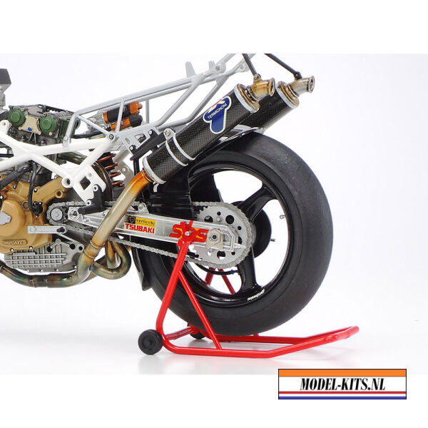 Ducati 888 Superbike 5