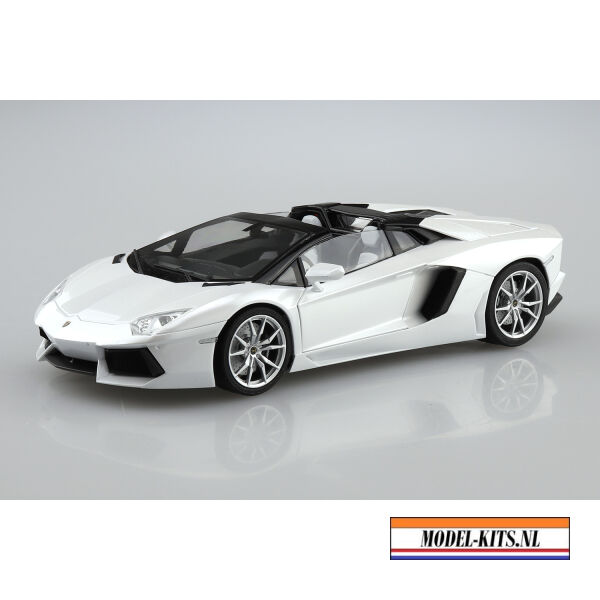 LAMBORGHINI AVENTADOR ROADSTER 1