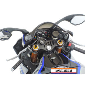 Yamaha YZF R1M 8