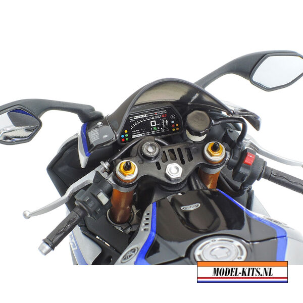 Yamaha YZF R1M 8