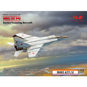 mig 25pu soviet training aircraft