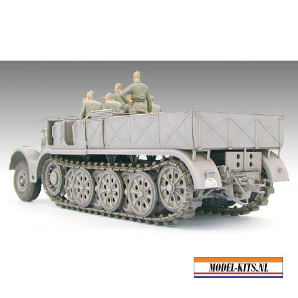 SCHWERER ZUGKRAFTWAGEN 18T (SD. KFZ. 9) 2