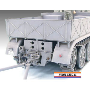 SCHWERER ZUGKRAFTWAGEN 18T (SD. KFZ. 9) 9