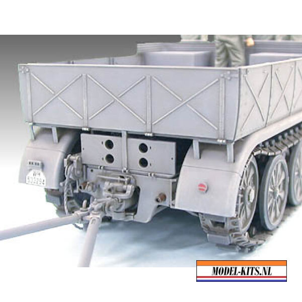 SCHWERER ZUGKRAFTWAGEN 18T (SD. KFZ. 9) 9