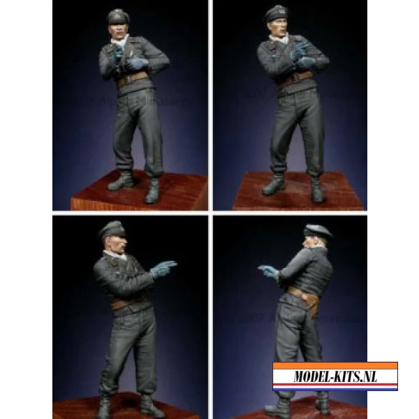 EARLY WW2 PANZER OFFICER