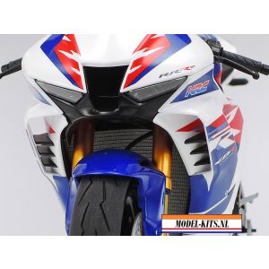 HONDA CBR1000RR R FIREBLADE SP 30TH ANNIVERSARY 6