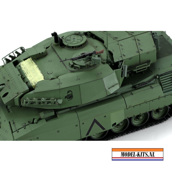 CANADIAN MAIN BATTLE TANK LEOPARD C2 MEXAS WITH DOZER BLADE 3