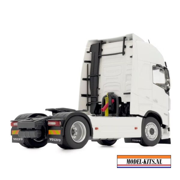Volvo FH5 4x2 Clear White 2