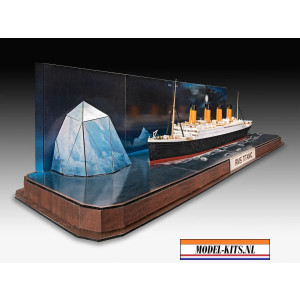 R.M.S. Titanic + 3D Puzzle Iceberg