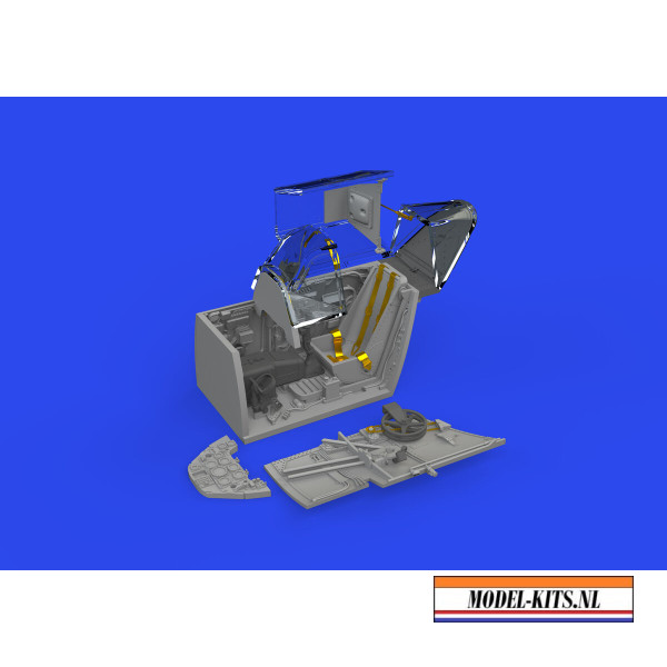 BF 109F COCKPIT WITH EARLY SEAT PRINT