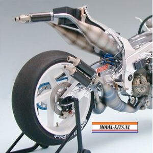 SUZUKI RGV GAMMA XR 89 5