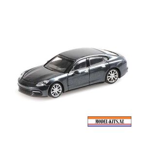 2015 Porsche Panamera, grey