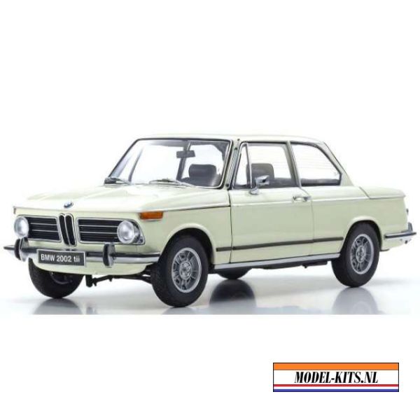 BMW 2002 tii, white