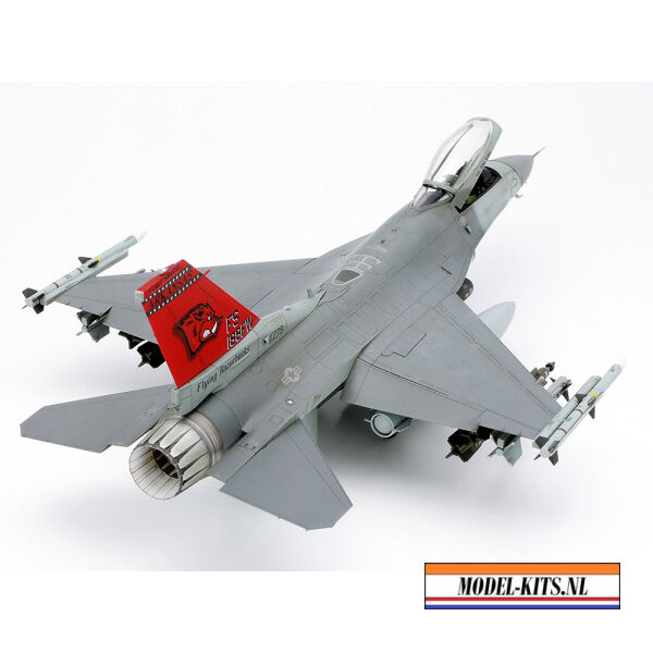 LOCKHEED MARTIN F 16C (BLOCK25 32) FIGHTING FALCON 1
