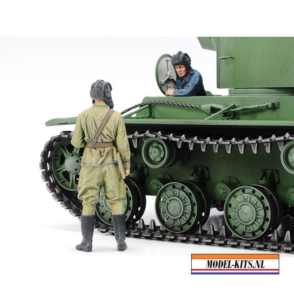 RUSSIAN HEAVY TANK KV 2 4