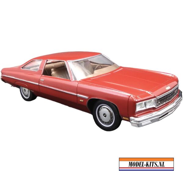 CHEVY CAPRICE WITH TRAILER 1