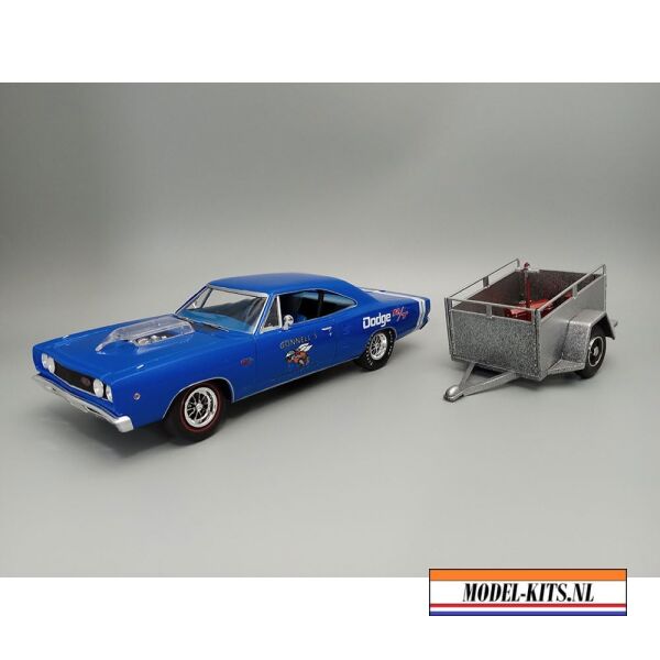DODGE CORONET HARDTOP WITH TRAILER 2