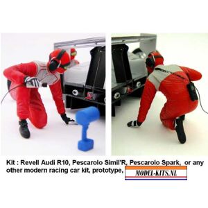 FIGURE PIT CREW 1
