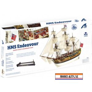 HMS ENDEAVOUR WITH LIGHTS 2021 1