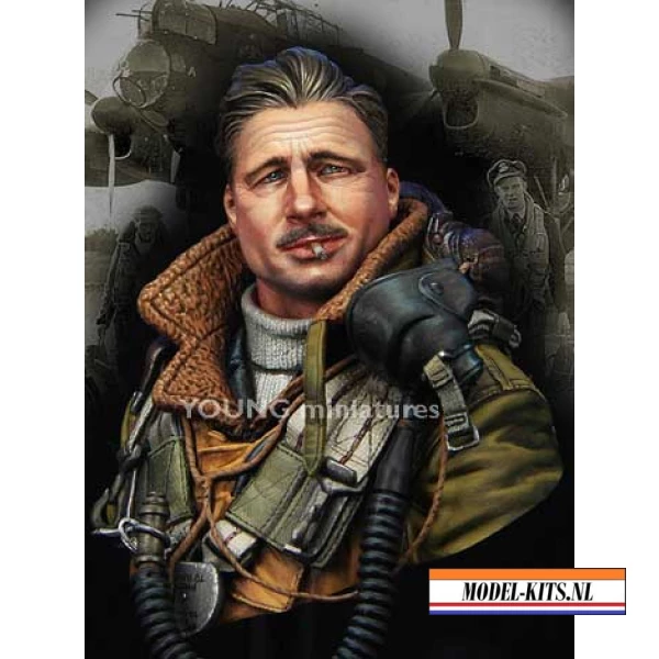 RAF BOMBER COMMANDER