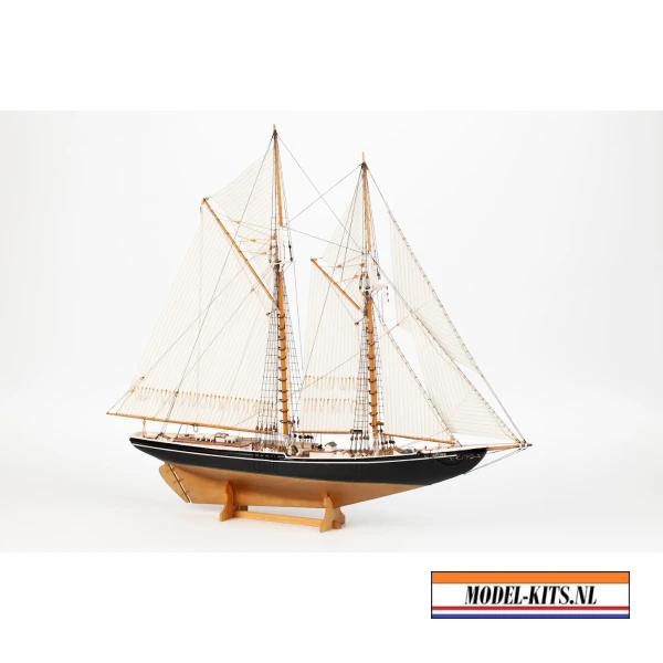 1:100 Bluenose II Wooden hull / 01 00 0600