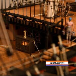 HMS Victory met volledig interieur 10