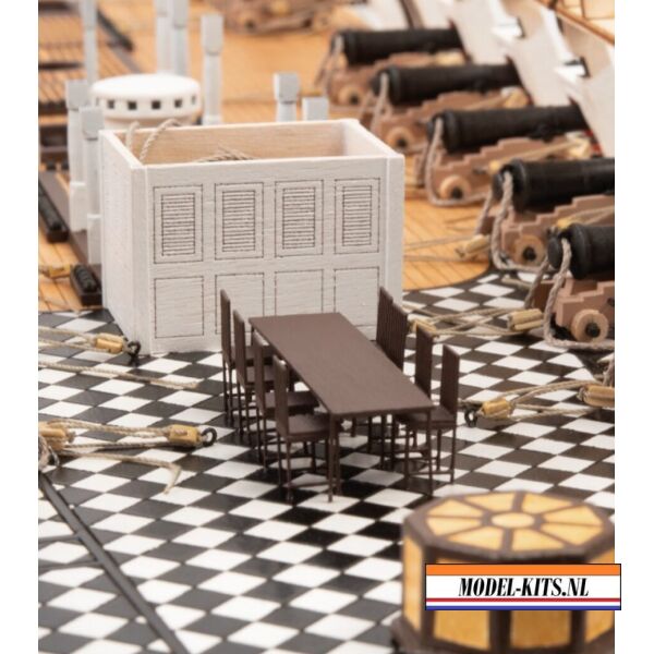 HMS Victory met volledig interieur 16