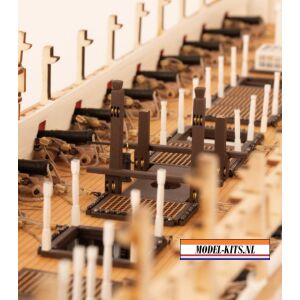 HMS Victory met volledig interieur 17