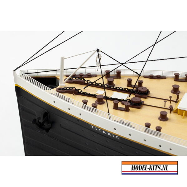 RMS Titanic Complete 48