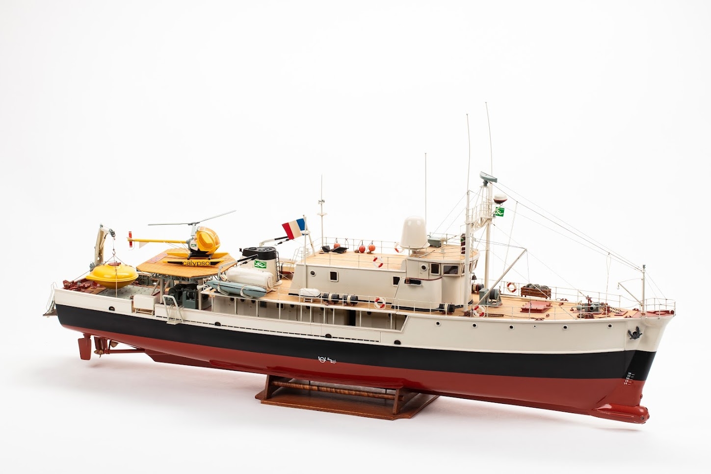 1:45 Calypso plastic hull