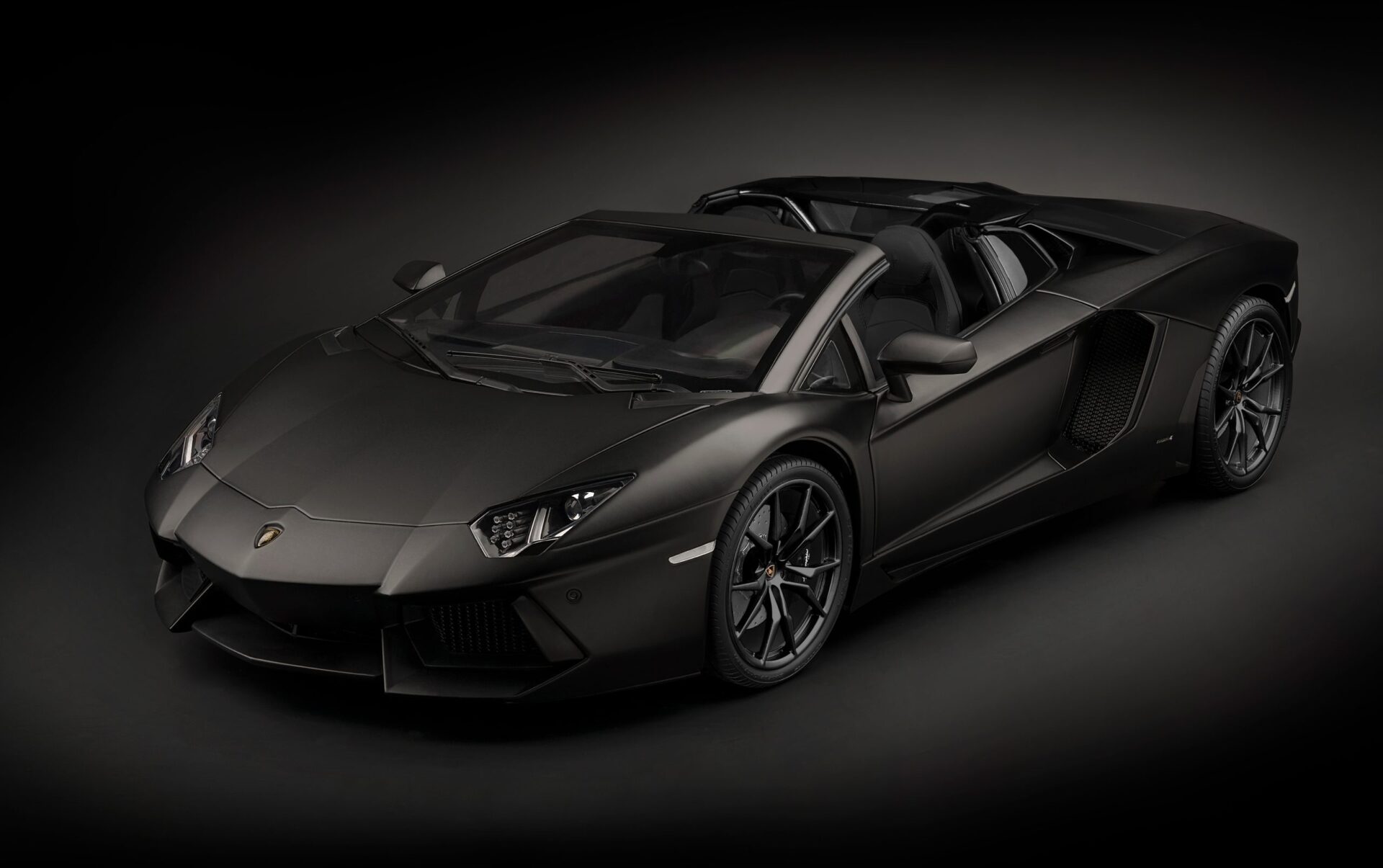 Aventador Roadster Nero Nemesis