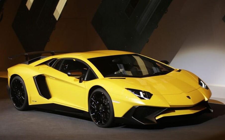 Lamborghini Aventador Geel 1
